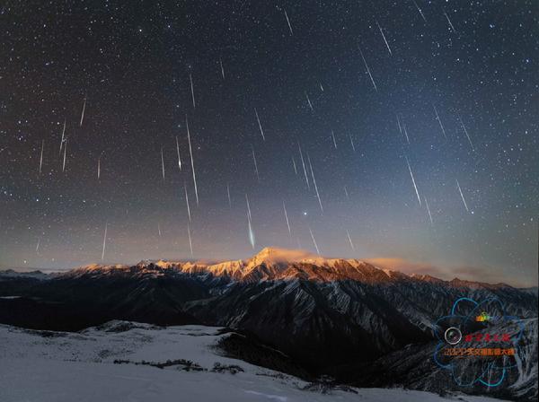 图3.月照贡嘎与流星雨（作者：黄筱秦；参赛主题：壮丽的特殊天象）.jpg