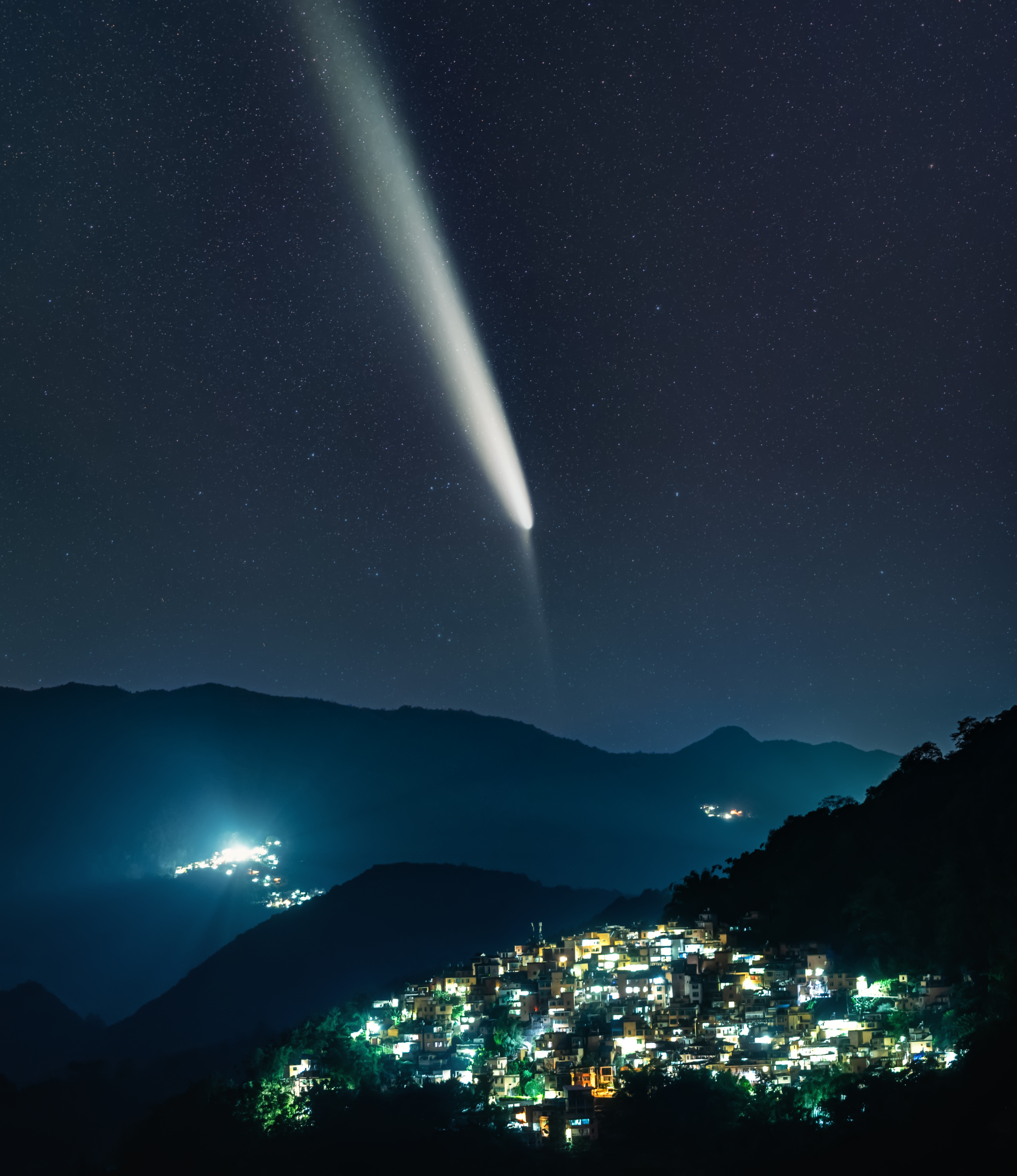 坠落人间的大彗星.jpg