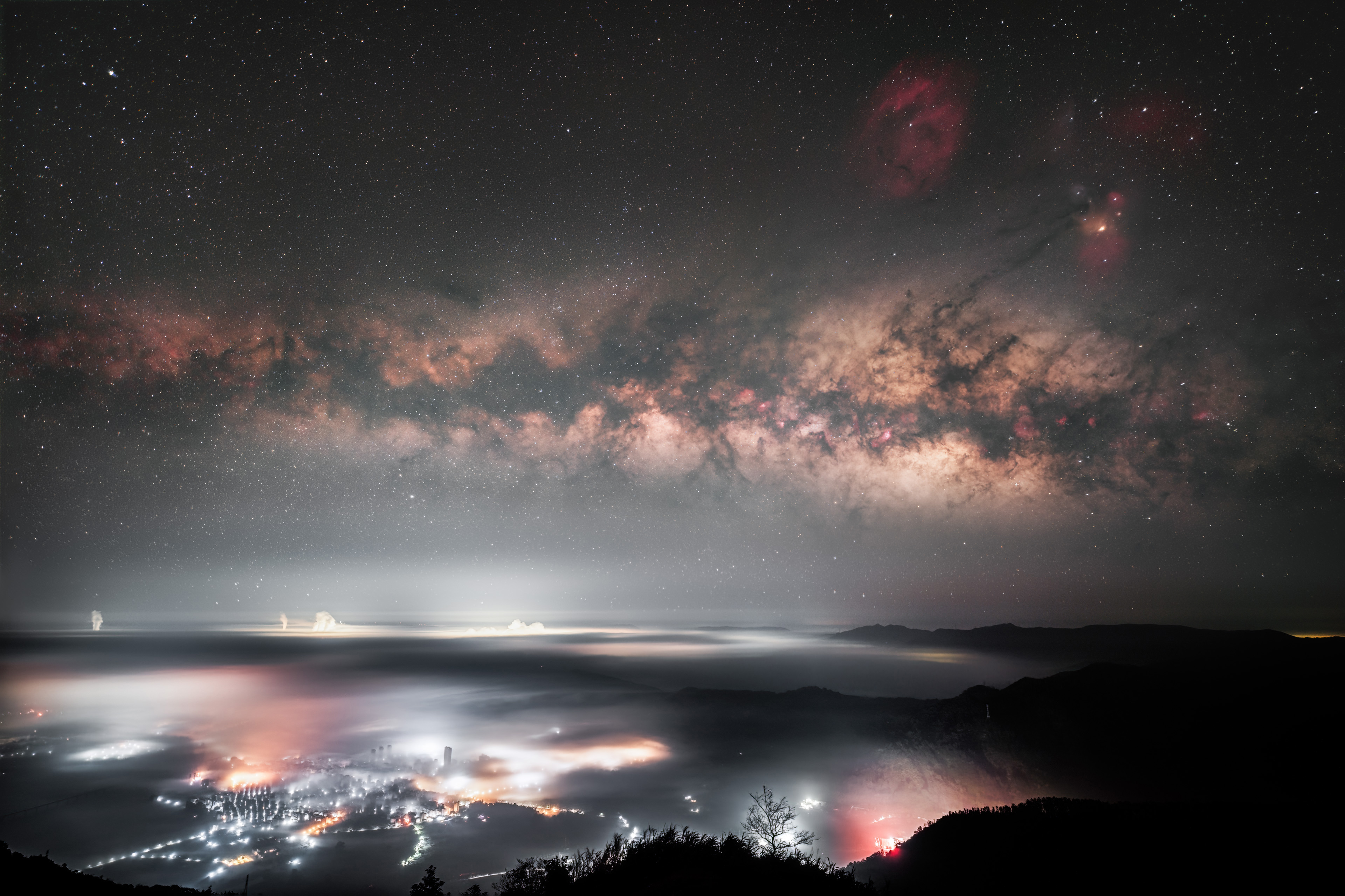 蔡胤霖-云城星海.jpg