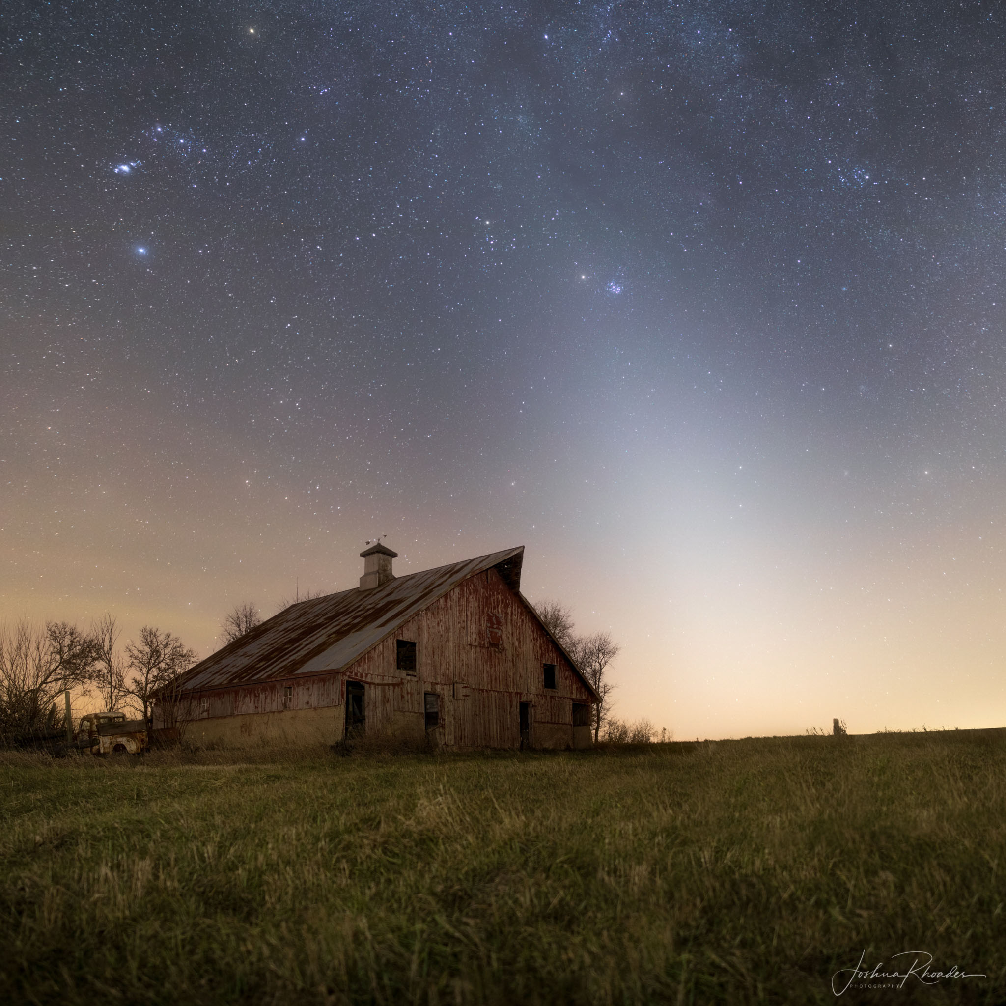 待译-APOD20210311-Zodiacal Light and Mars.jpg