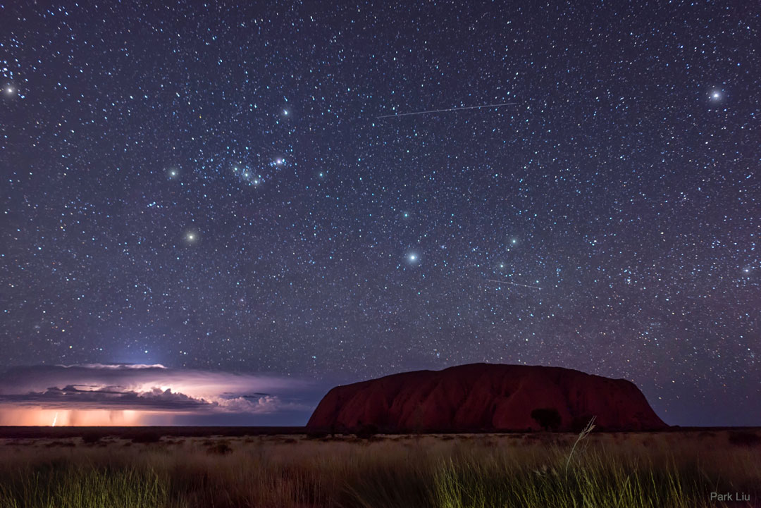 待译-APOD20210511-UluruOrion_Liu_1080.jpg