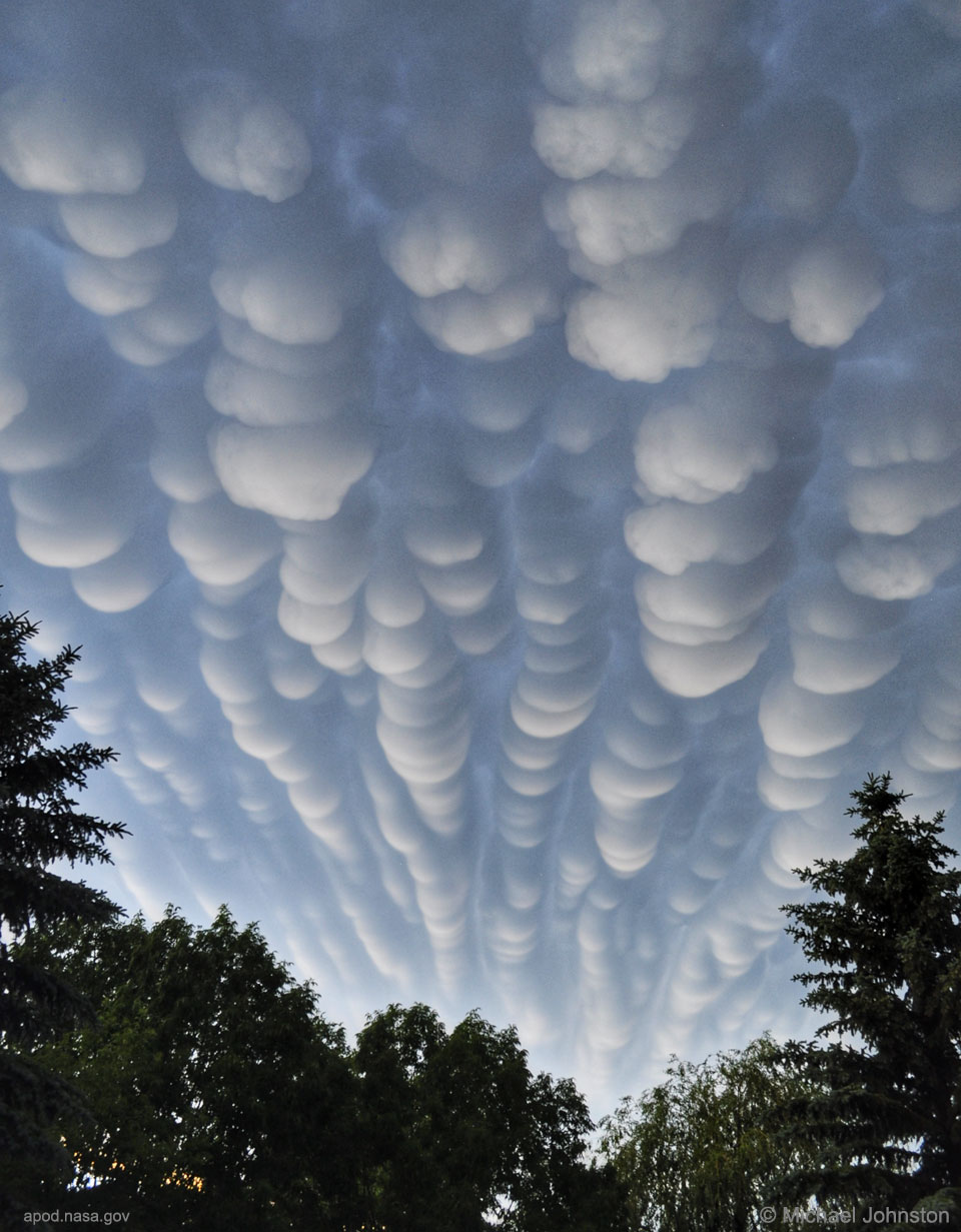 待译-APOD20210811-Mammatus_Johnston_960.jpg