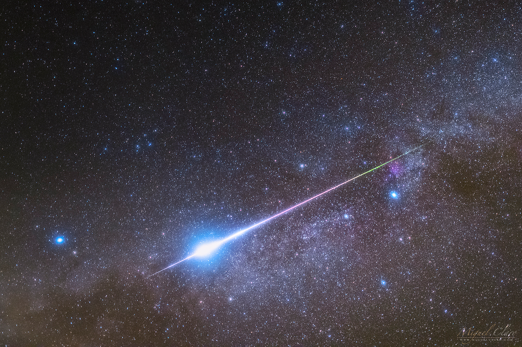 待译-APOD20210819-BrightMeteorPerseids2021-7337-crop-net1024.jpg