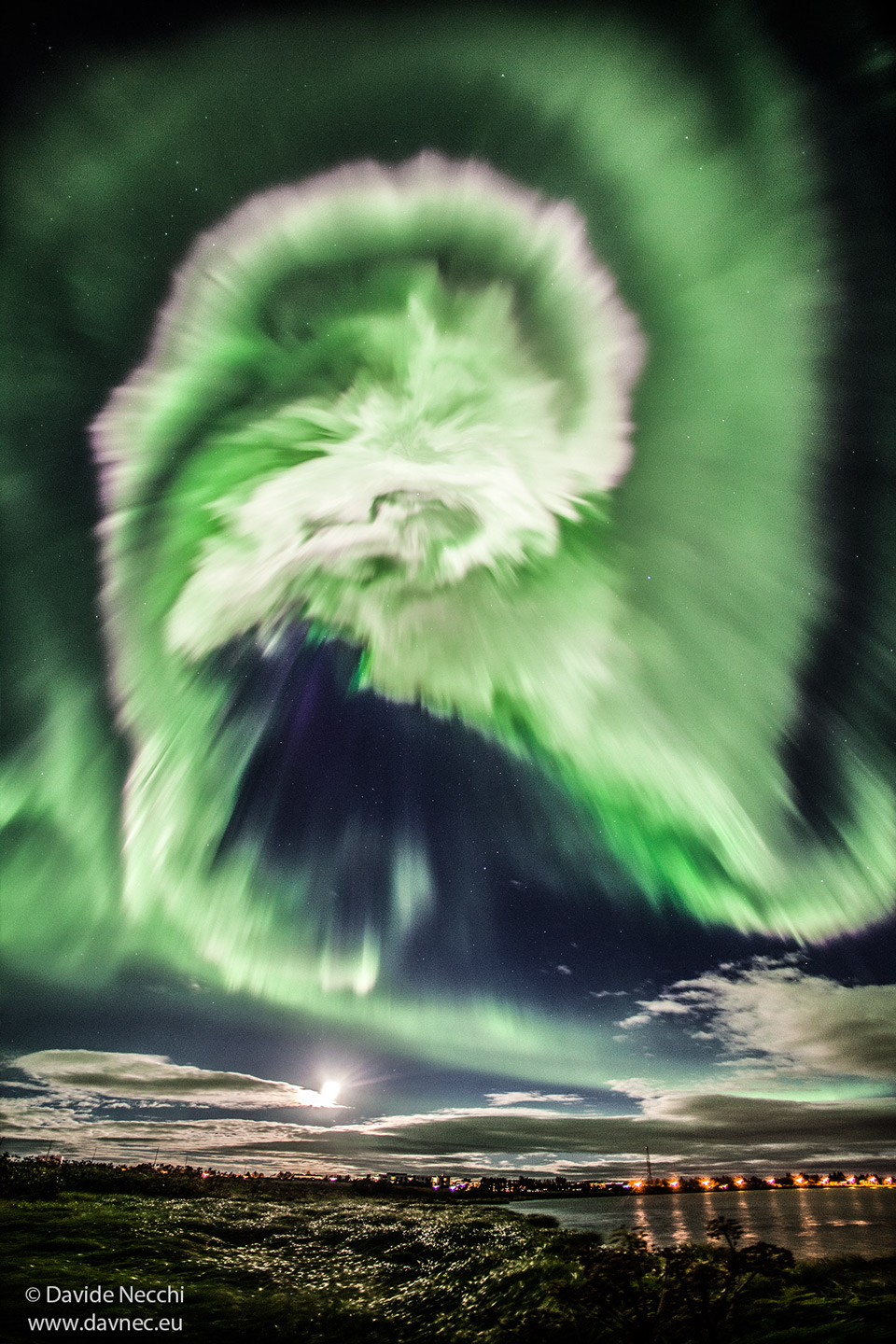 待译-APOD20210912-AuroraIceland_Necchi_960.jpg