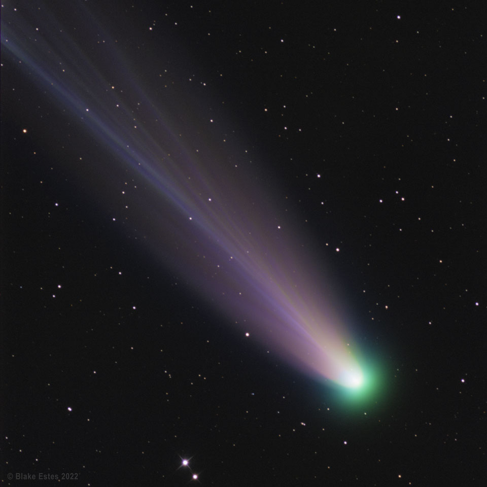 待译-APOD20220112-CometLeonard_Estes_960.jpg