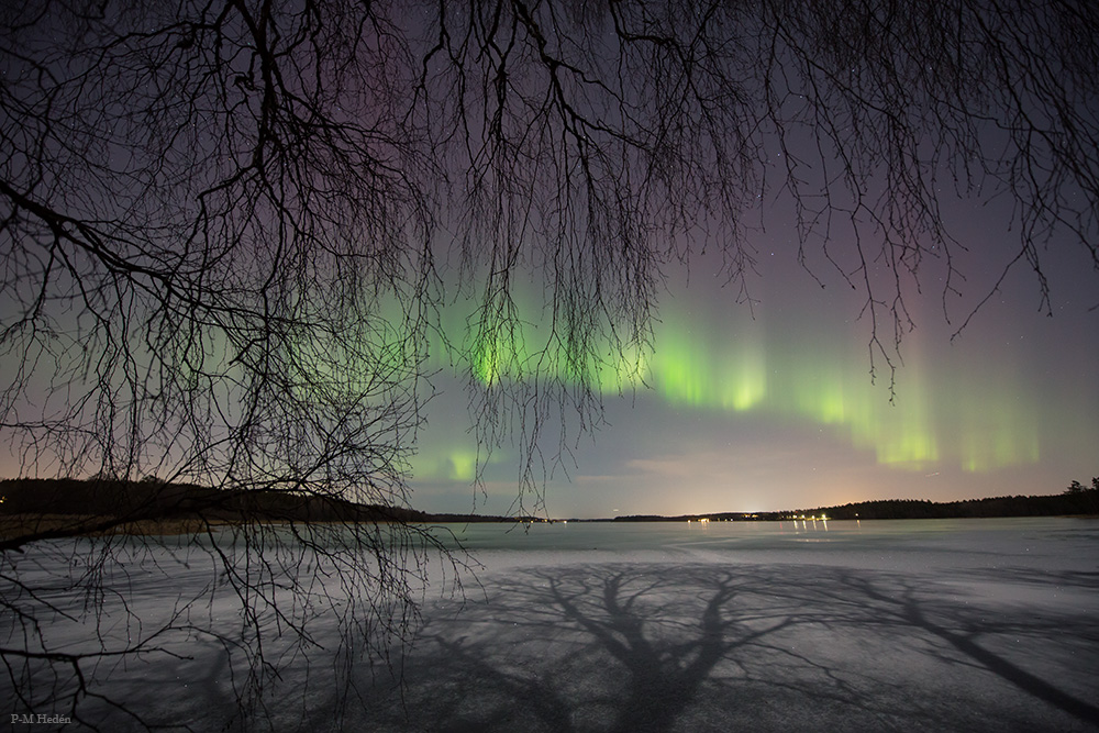 待译-APOD20220212-auroralakeFeb10_Heden.jpg