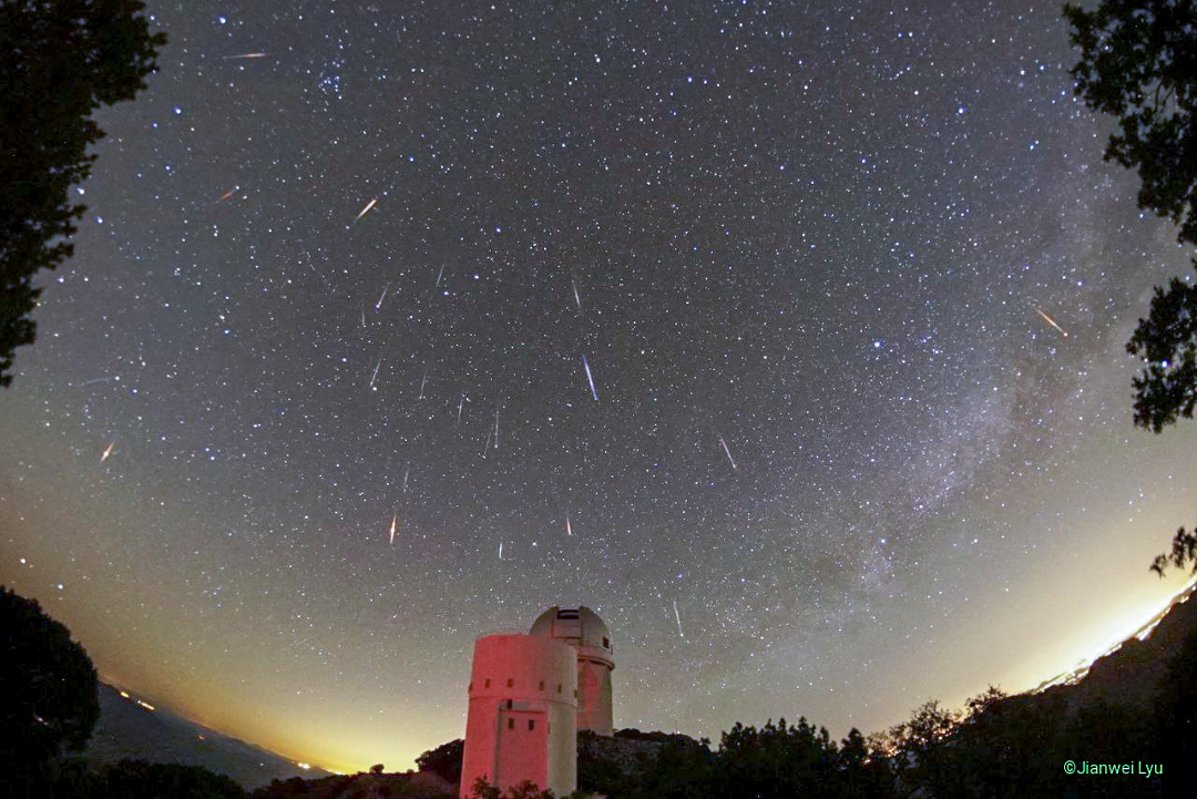 待译-APOD20220601-TauHerMeteors_Lyu_1080.jpg