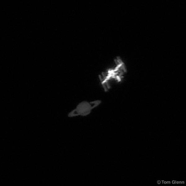 待译-APOD20220709-ISS_Saturn_TGlenn.jpg