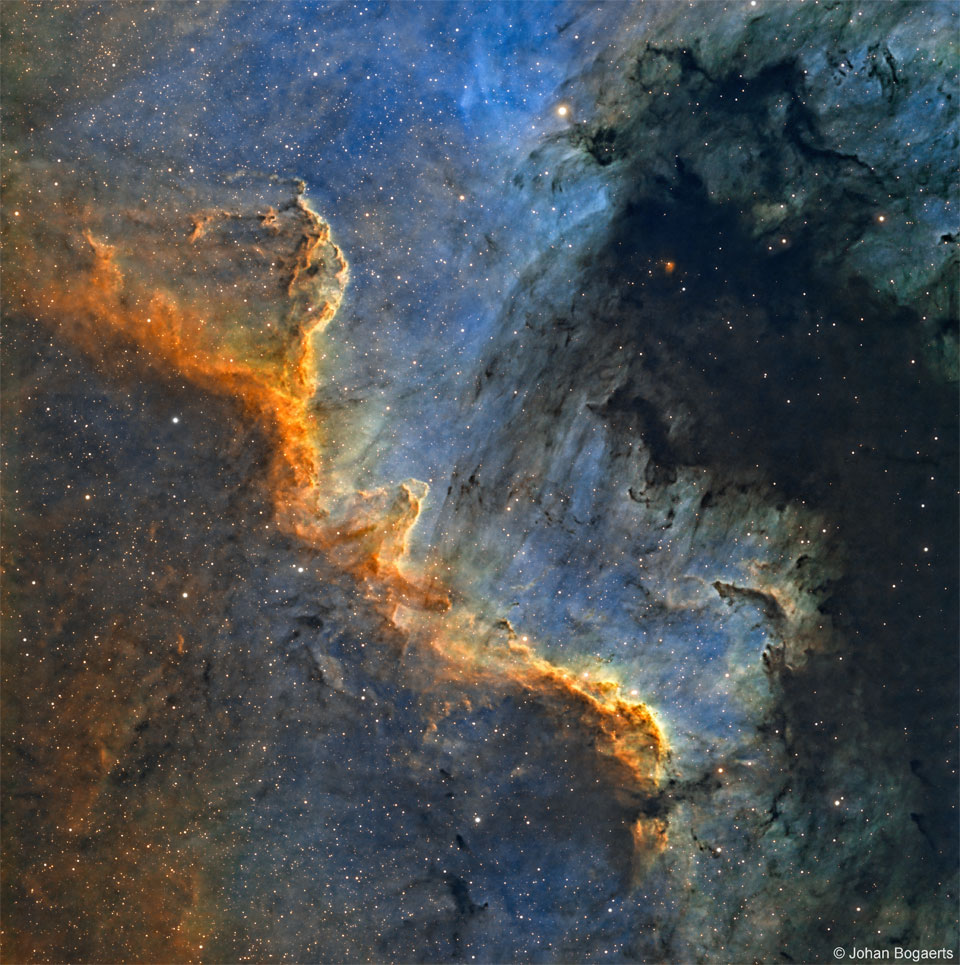 待译-APOD20220815-CygnusWall_Bogaerts_960.jpg