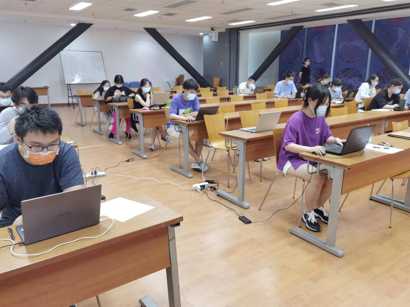 图2  公开招聘综合笔试现场.jpg