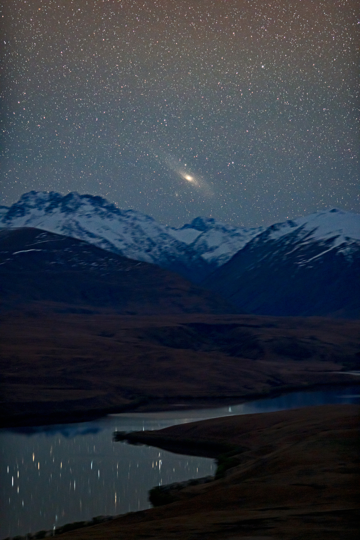 待译-APOD20221021-andromeda-over-alps1100.jpg