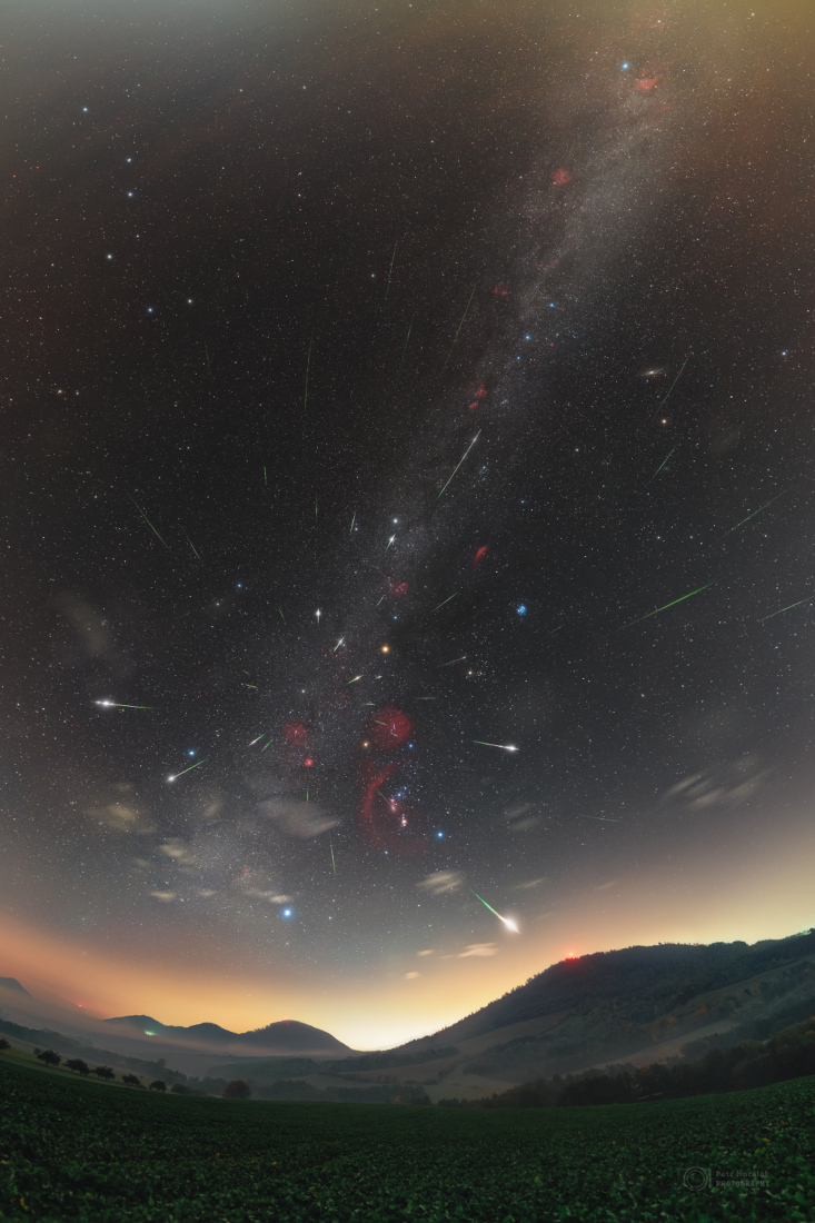 待译-APOD20221028-2016-2022_Orionids_Pano_1100px_0.jpg