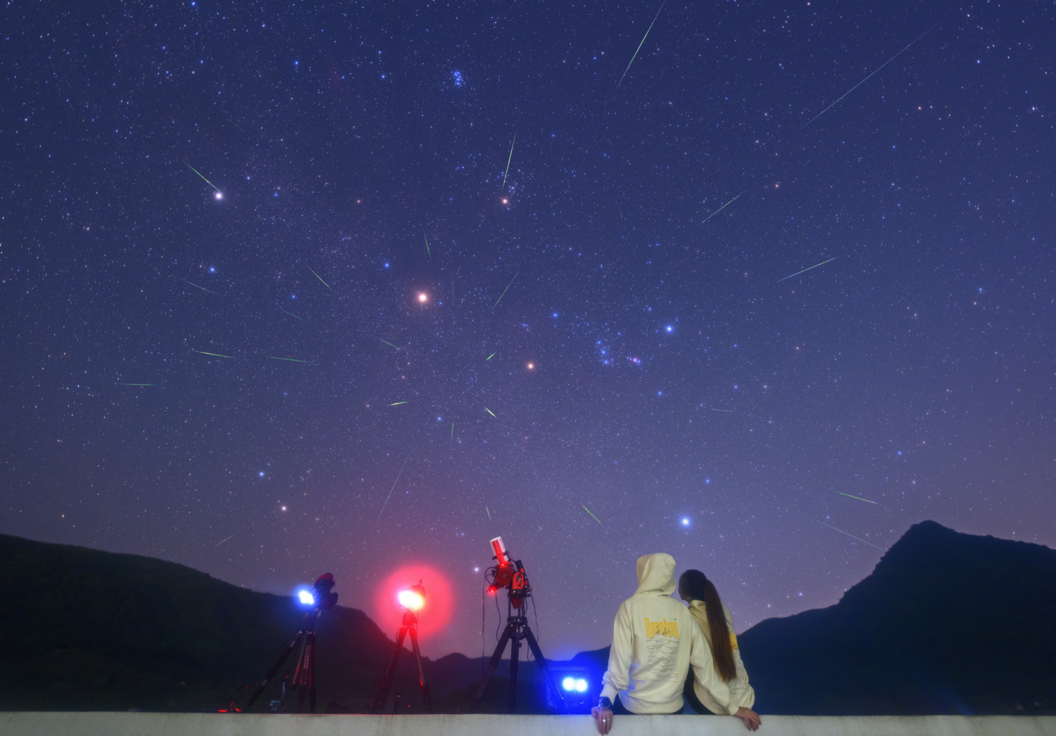 罗弘扬-2022猎户座流星雨（长边1500像素）.jpg