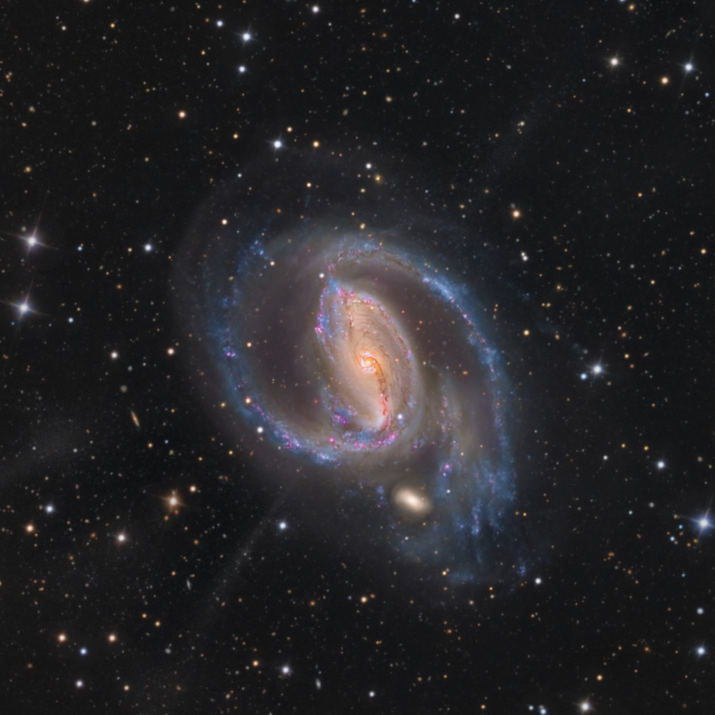 待译-APOD20221116-NGC1097LRGB-Ha-Final-Crop-Jets-Rev-2_1024.jpg