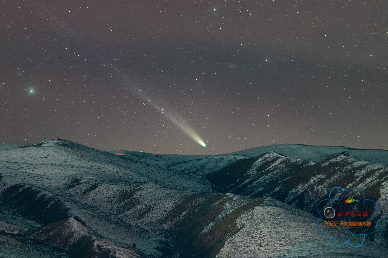 2等奖-胡时源-夜空之美-A1彗星-地平线上的彗星.jpg