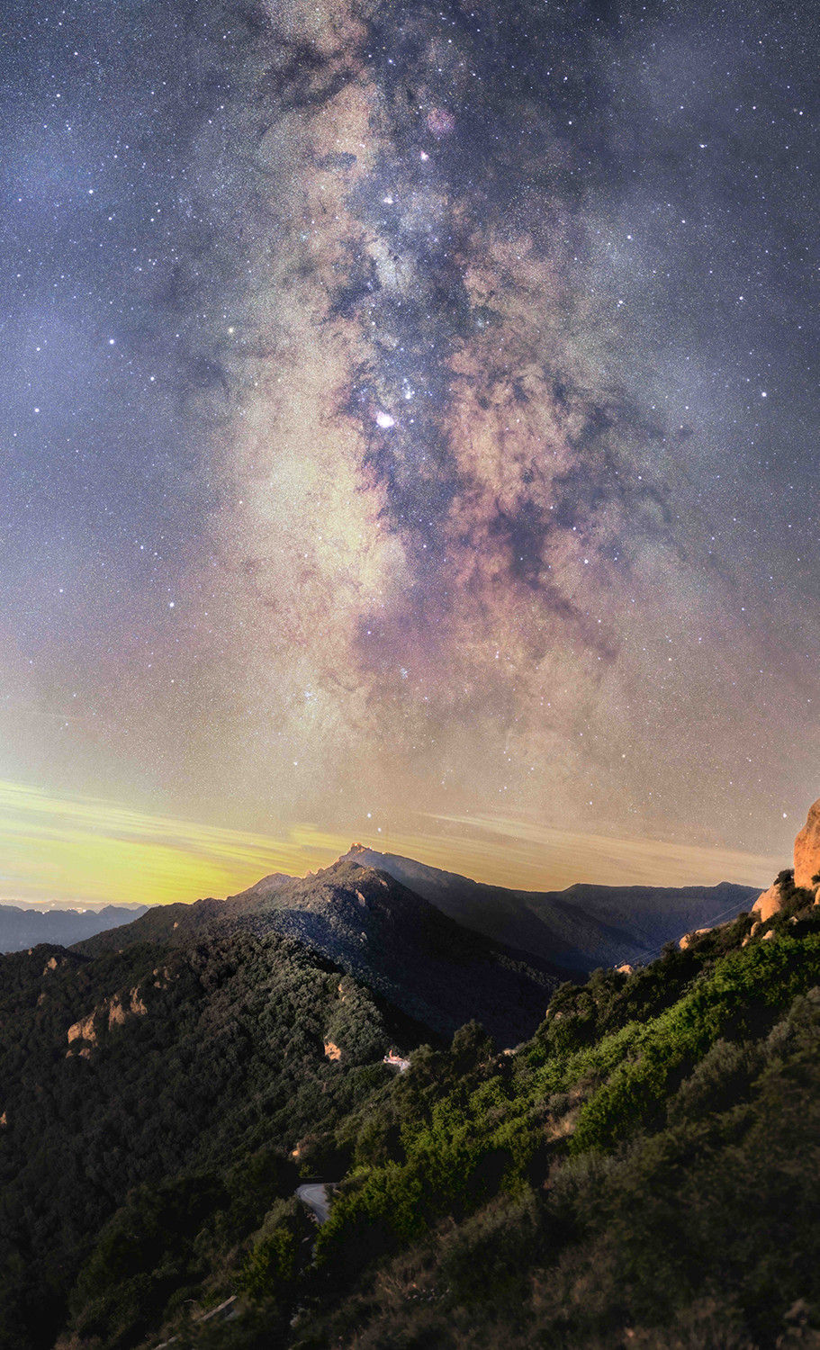 陈雨豪-星光倾泻山野（长边1500像素）.jpg