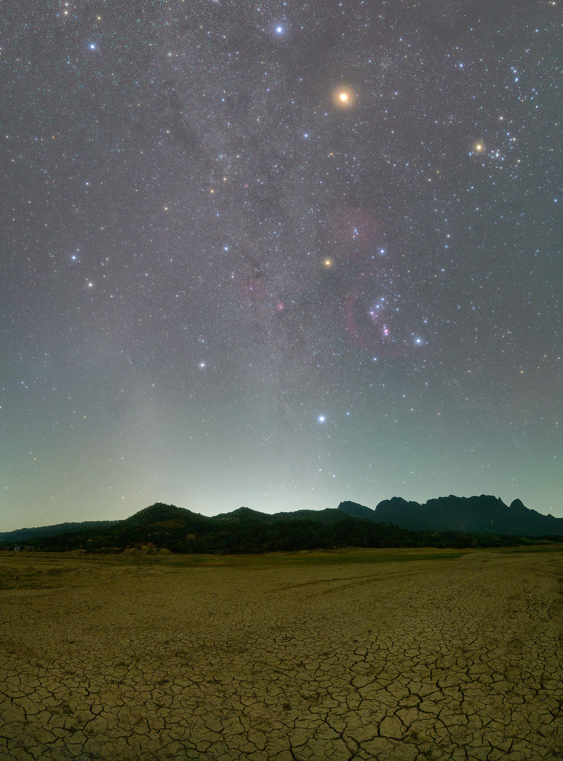 郑剑丰-茗洋湖皲裂的湖底与星空（长边1500像素）.jpg