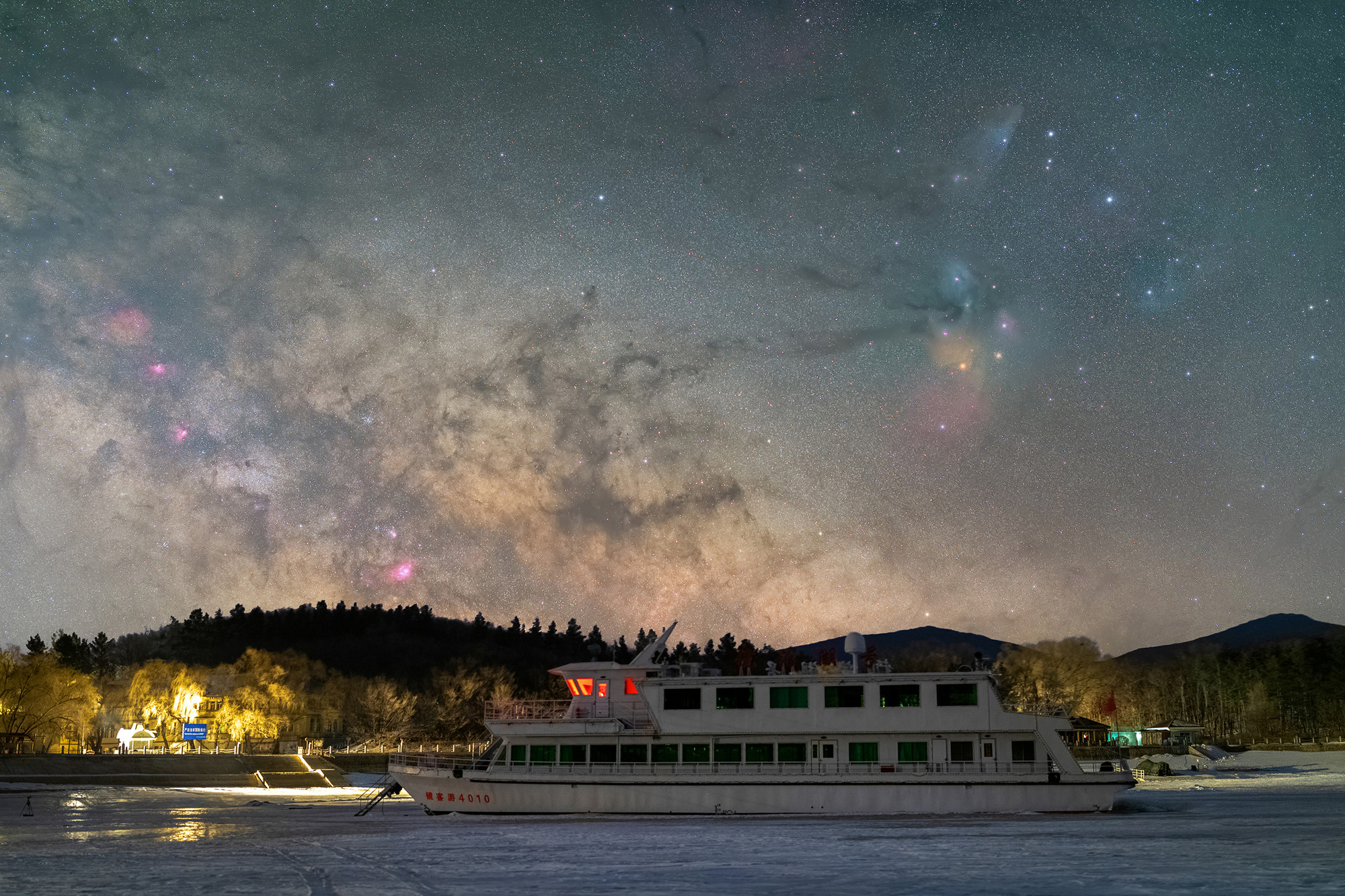 王宝勋-星空游轮（长边2000像素）.jpg