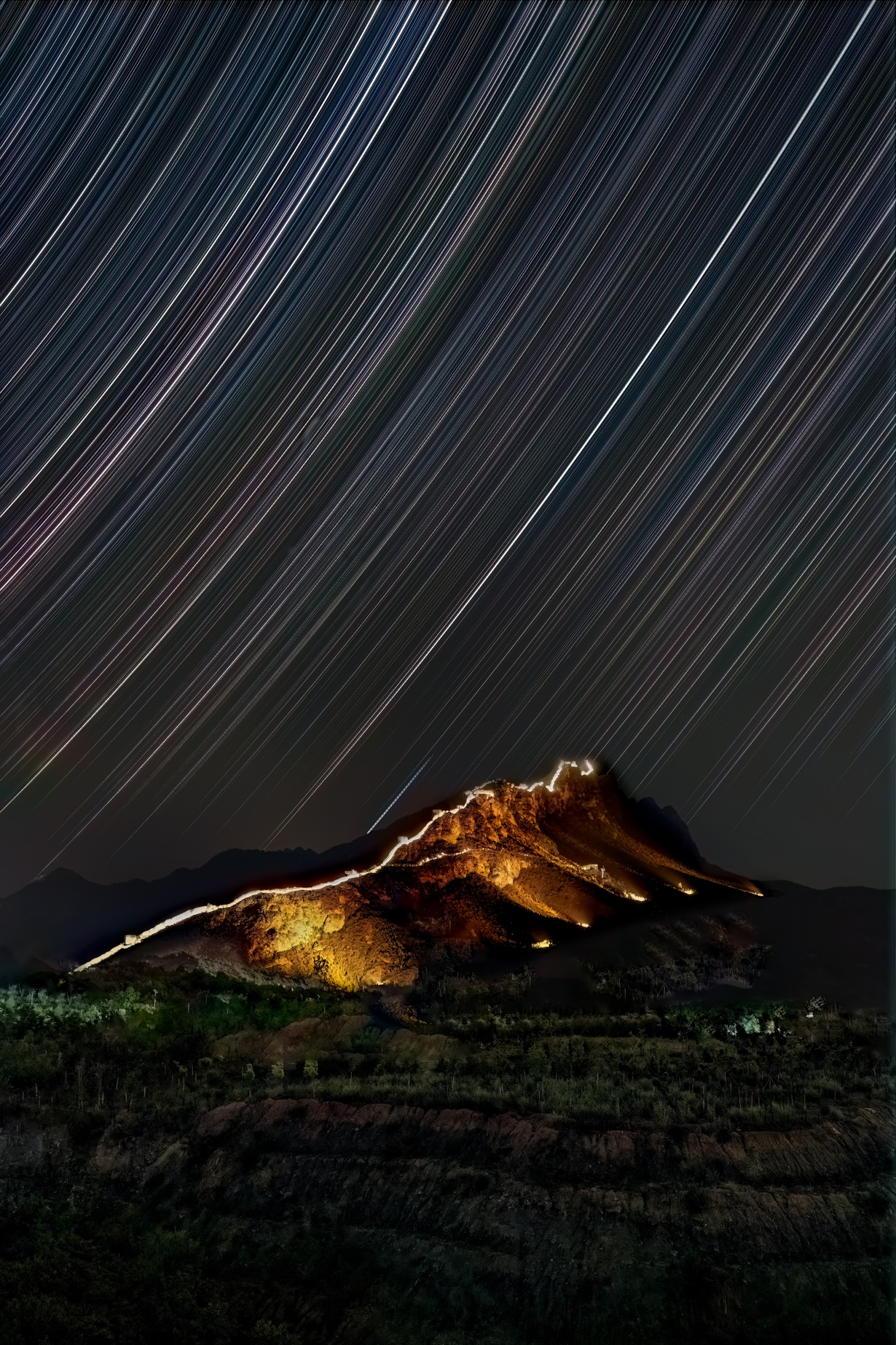 霍春雷-司马台夜长城星轨（长边2500像素）.jpg