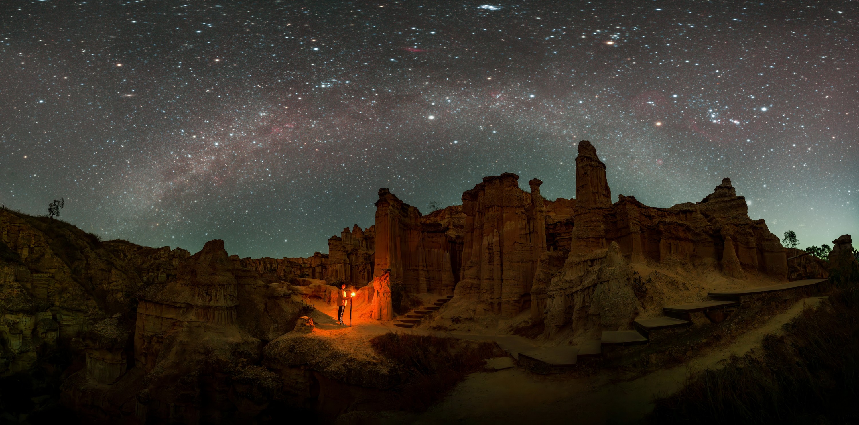 邱万节-土林星夜（长边3000像素）.jpg