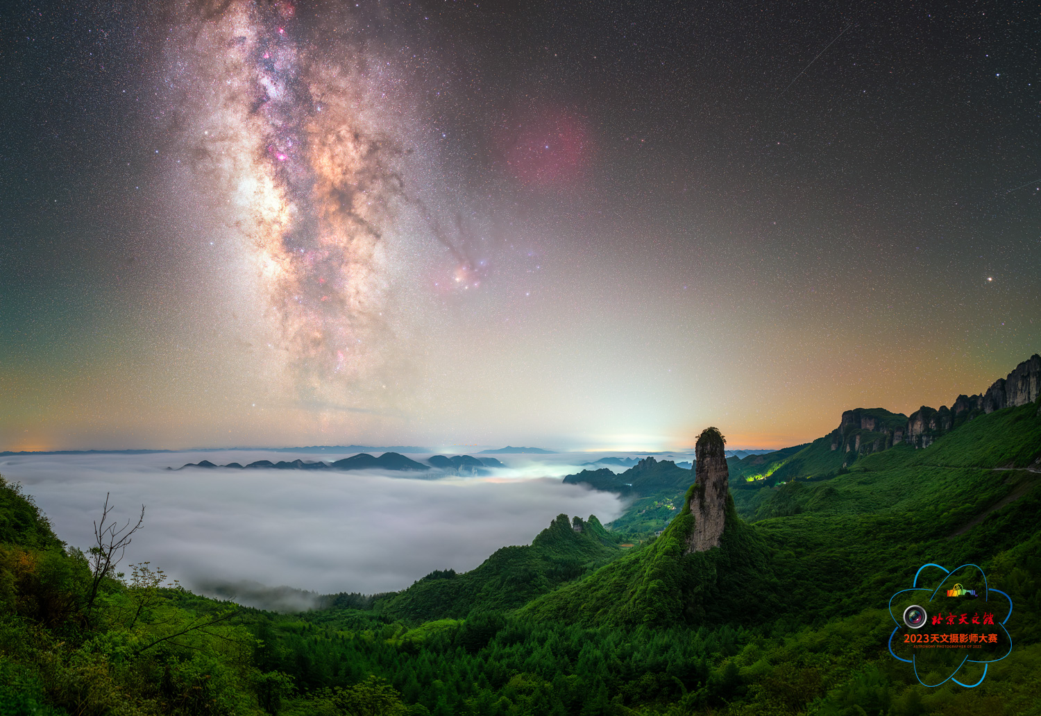 2等奖-匡葳-夜空之美-银河-傲视苍穹.jpg