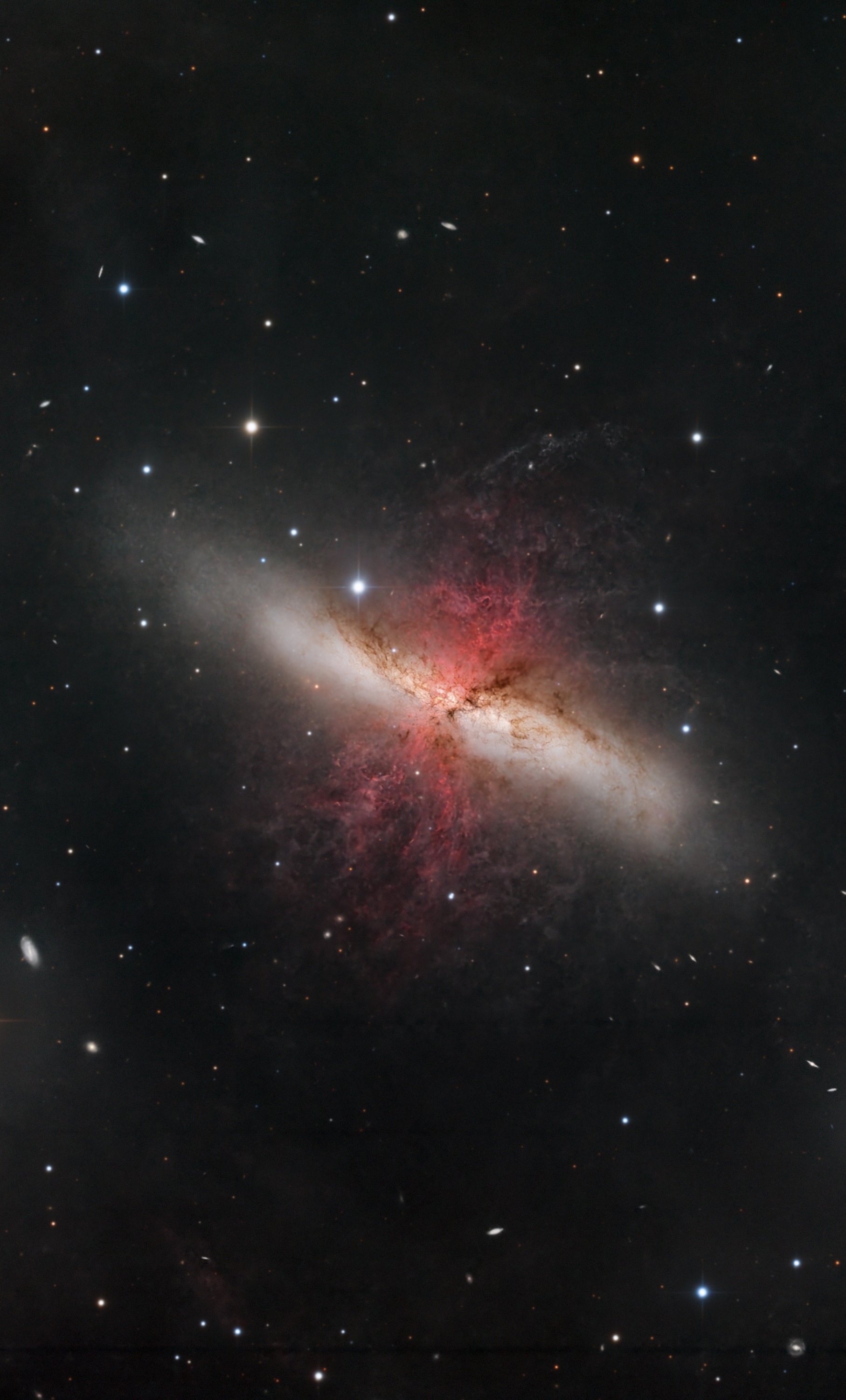 小俊、周鹏飞-M82雪茄星系（长边3000像素）.jpg