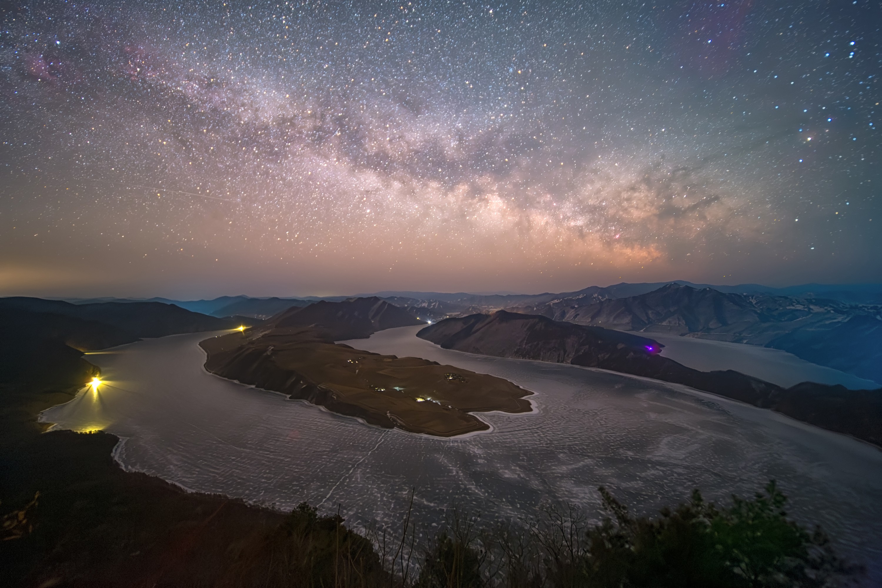 王宝勋-太极湾春季星空（长边3000像素）.jpg