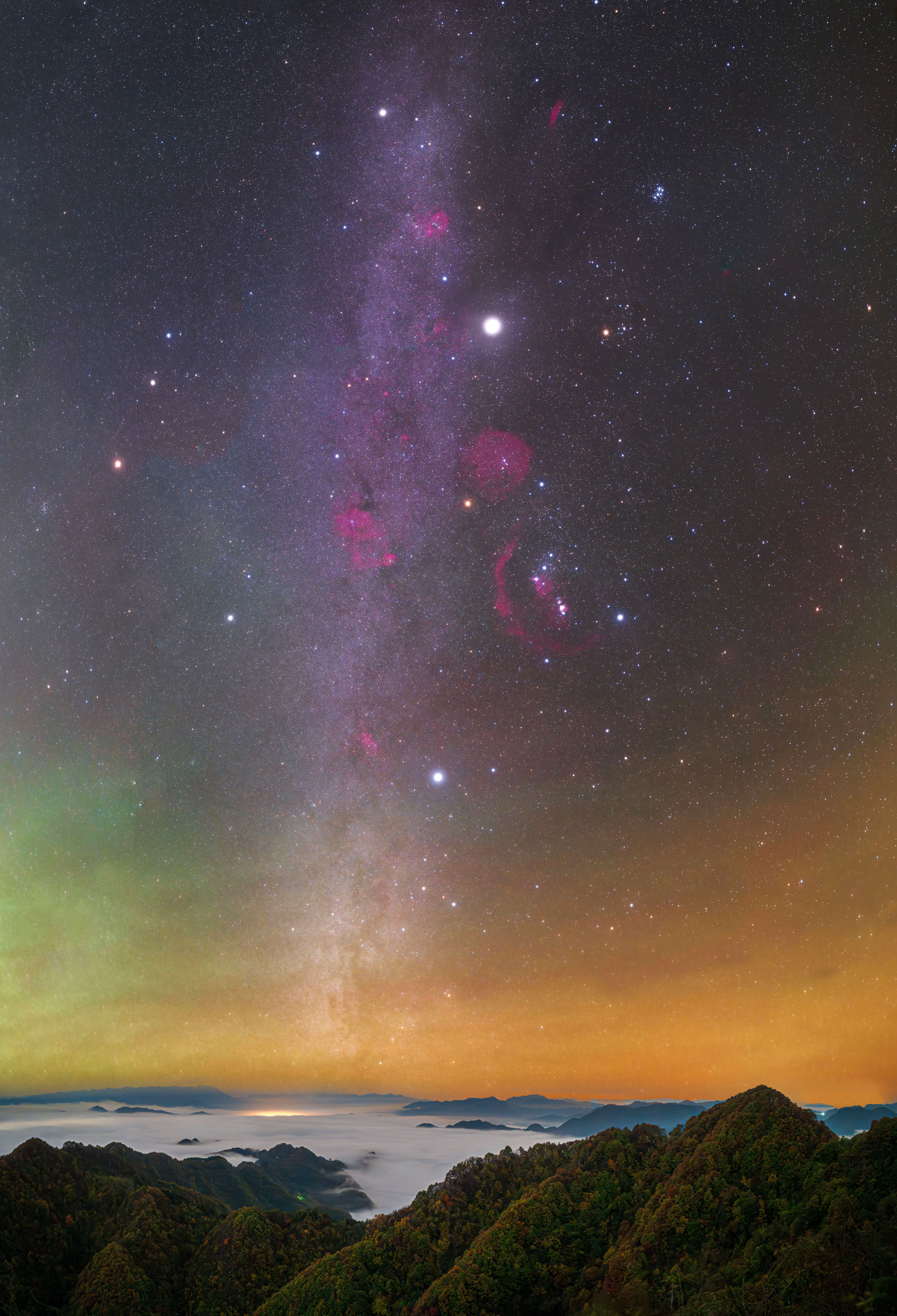 夜揽星河入青山.jpg