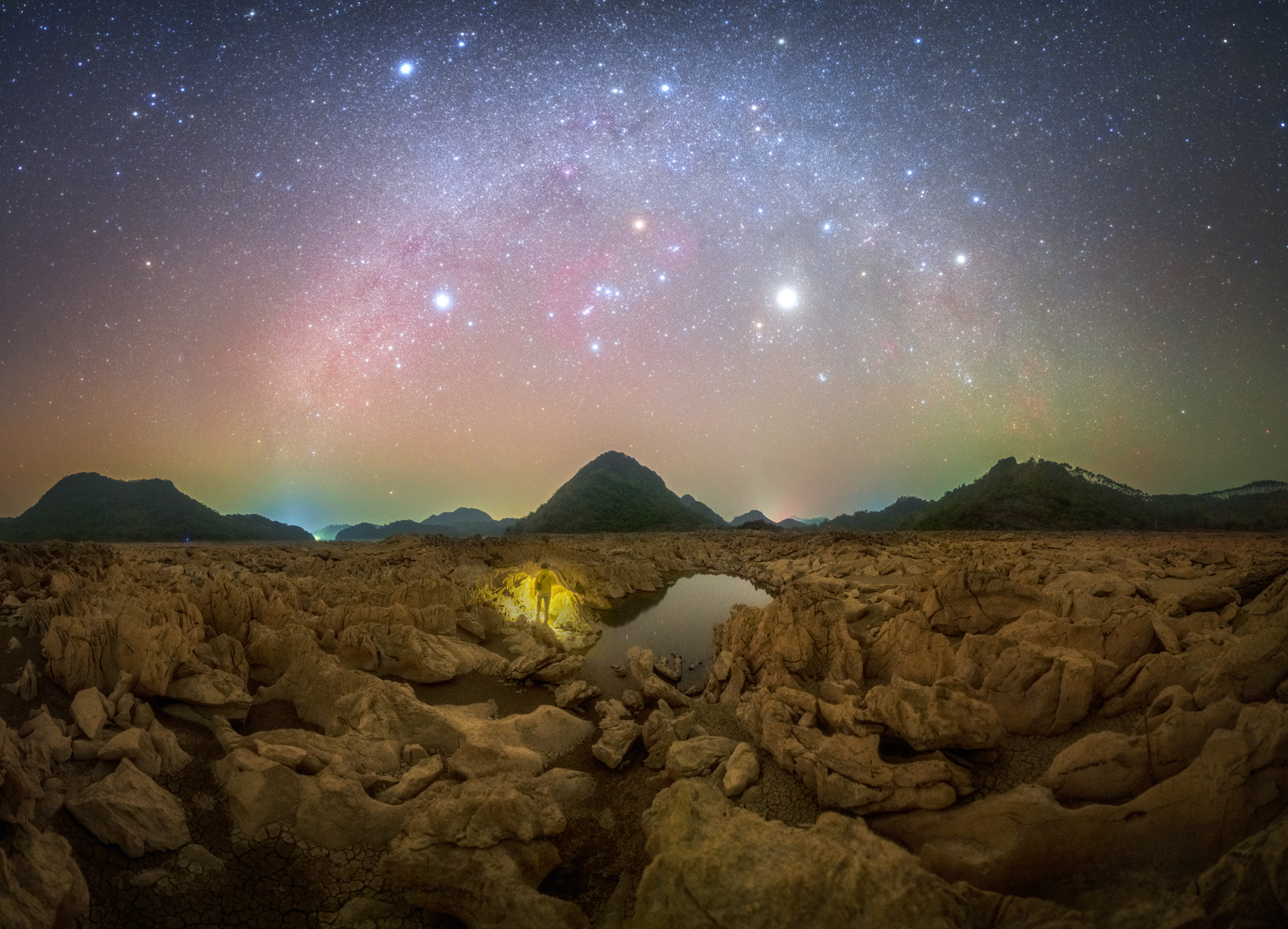 辉辉辉机-《广东石林上的星空》.jpg